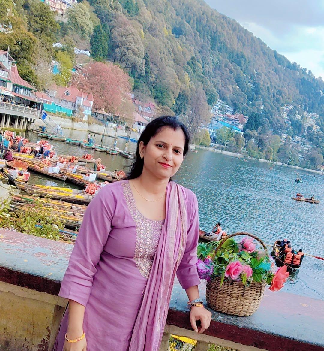 Pooja Dwivedi – Yoga Teacher SKM Yoga