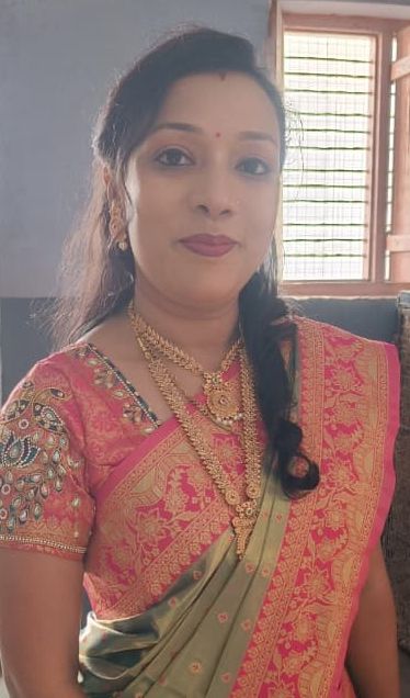 Punam Balpande – Yoga Teacher SKM Yoga